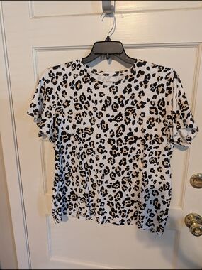 Kim Rogers White Leopard Print Short Sleeve Top
